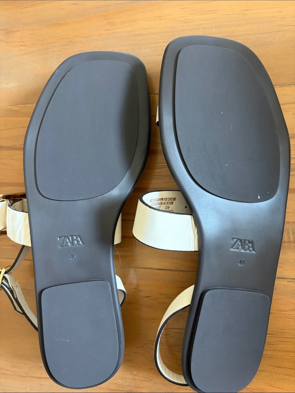 ZARA White Leather Buckle Strap Flat Sandals - Picture 4 of 6